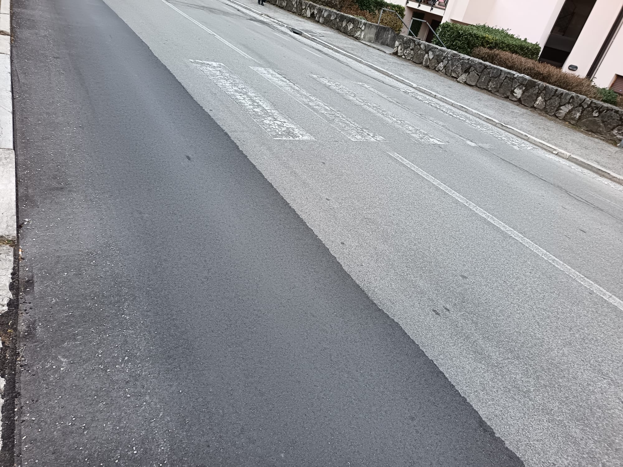 LE STRISCE PEDONALI DI FRONTE AL DON BOSCO SONO INVISIBILI!